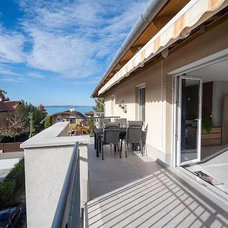 아파트 Panoramas Lakas A Balatonnal, 시오포크