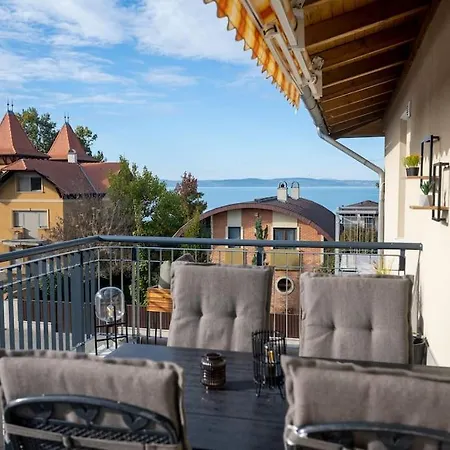 아파트 Panoramas Lakas A Balatonnal, *